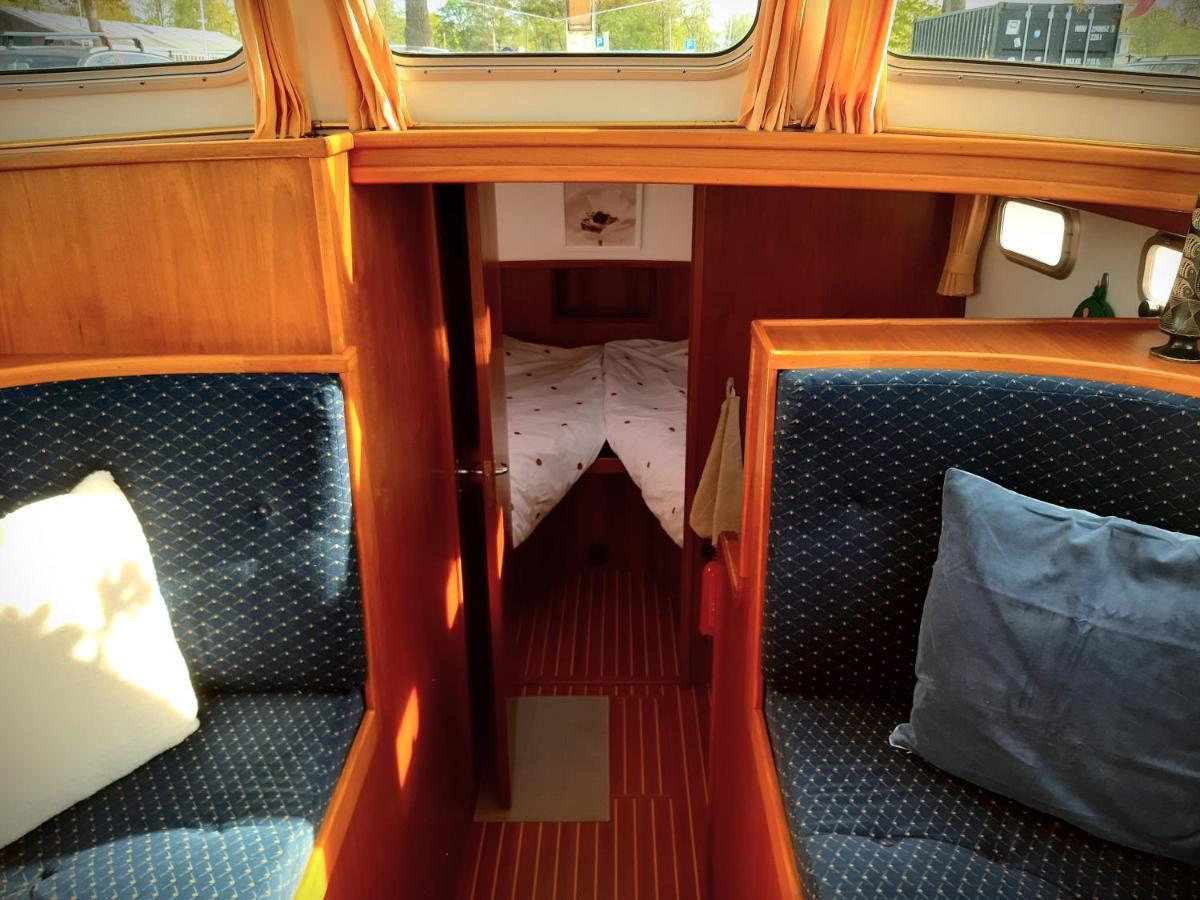 Botel Motor Yacht Amazone Amesterdão